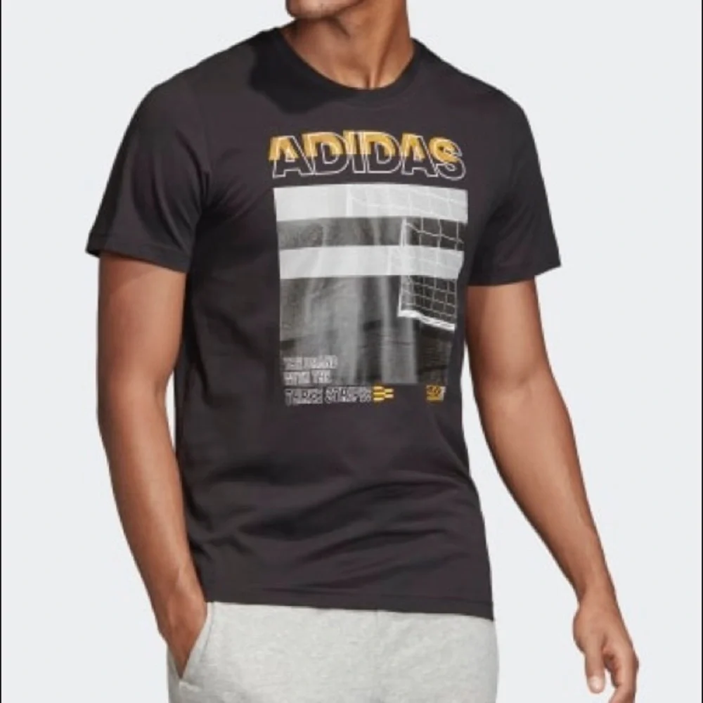 •Adidas• MH photo graphic tee